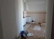 СЕ ИЗДАВА ТРОСОБЕН ПРАЗЕН СТАН ВО АЕРОДРОМ