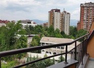 СЕ ИЗДАВА ТРОСОБЕН СТАН ВО КАПИШТЕЦ
