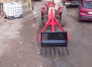 Prodavam Zaden Utovarac- Korpa Za Traktor Za Gubre