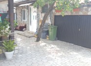 Se Prodava Kukja Vo Nas. Lisice