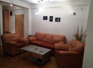 Se Iznajmuva Trosoben Stan Vo Centar