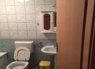 СЕ ИЗДАВА ТРОСОБЕН СТАН ВО КИСЕЛА ВОДА