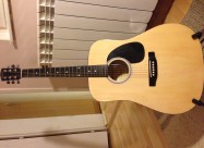 Prodavam Squier Akusticna Gitara