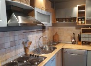 СЕ ИЗДАВА ТРОСОБЕН СТАН КАЈ НОВА ЖЕЛЕЗНИЧКА