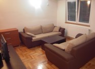 Се изнајмува двособен стан во Центар