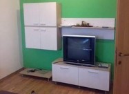 СЕ ИЗДАВА ТРОСОБЕН СТАН КАЈ УНИВЕРЗАЛНА САЛА