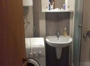 СЕ ИЗДАВА ТРОСОБЕН СТАН КАЈ УНИВЕРЗАЛНА САЛА