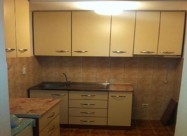 СЕ ИЗДАВА ГАРСОЊЕРА КАЈ НОВА ЖЕЛЕЗНИЧКА