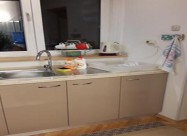 СЕ ИЗДАВА ТРОСОБЕН СТАН КАЈ НОВА ЖЕЛЕЗНИЧКА