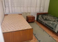 СЕ ИЗДАВА ТРОСОБЕН СТАН ВО АВТОКОМАНДА