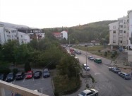 СЕ ИЗДАВА ТРОСОБЕН СТАН ВО АВТОКОМАНДА