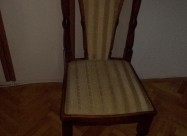 комода , дрвена маса и столици , теписи