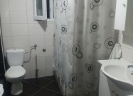 Издавам спрат од куќа