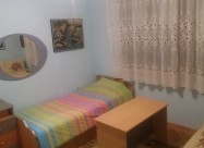 Издавам спрат од куќа
