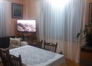 Издавам спрат од куќа