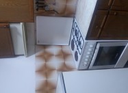 Издавам спрат од куќа