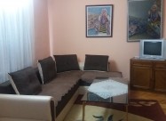 Издавам спрат од куќа