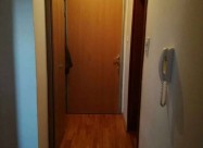 Се издава трособен стан во реонски центар Аеродром