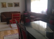 се изнајмува целосно наместен стан