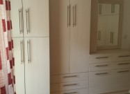 се изнајмува целосно наместен стан