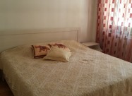 се изнајмува целосно наместен стан