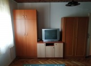 Izdavam Namestena Zidana Baraka