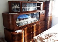 Продавам креденец