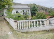 Се продава голема куќа