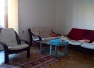 Izdavam Trosoben Stan,centar-gradski Zid
