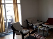 Izdavam Trosoben Stan,centar-gradski Zid