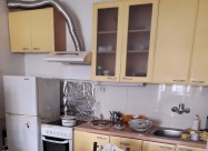 Izdavam Trosoben Stan,centar-gradski Zid