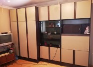 Prodavam Plakar So Vitrina I Mesto Za Tv.