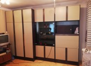 Prodavam Plakar So Vitrina I Mesto Za Tv.