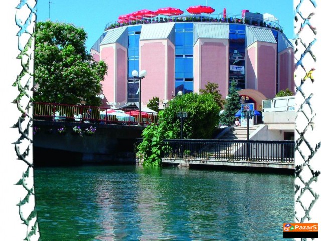 Se Prodava Trgovskiot Centat Coma Mol Struga