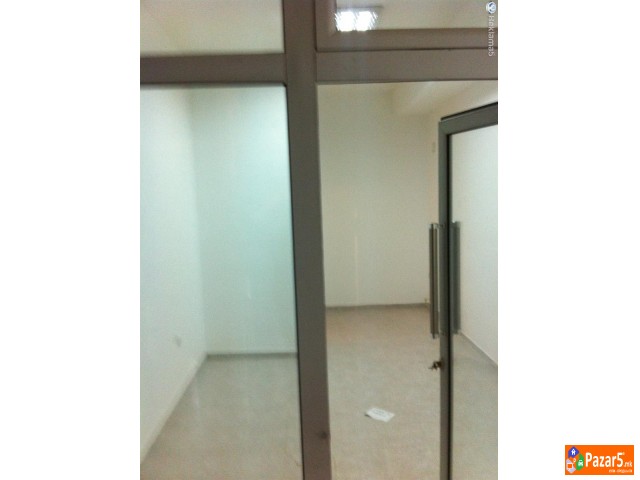 Се продаваат два дуќани во центарот на градот