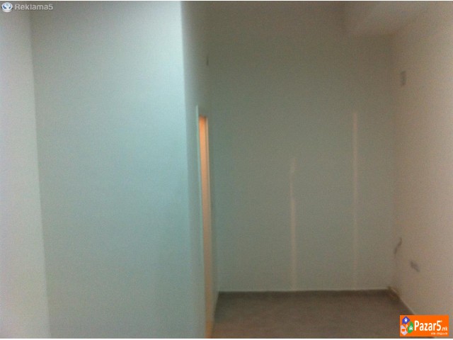 Се продаваат два дуќани во центарот на градот