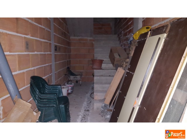 Se Prodavaat Lokali: Prizemje 66 M2 I Prv Sprat 70