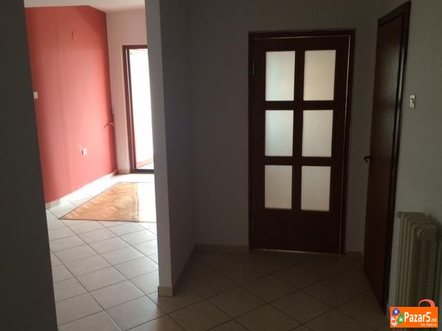 Se Prodava Preubav 3soben Komplet Renoviran Stan V