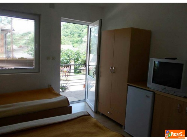 Se Izdavaat Sobi Vo Naselba Raca