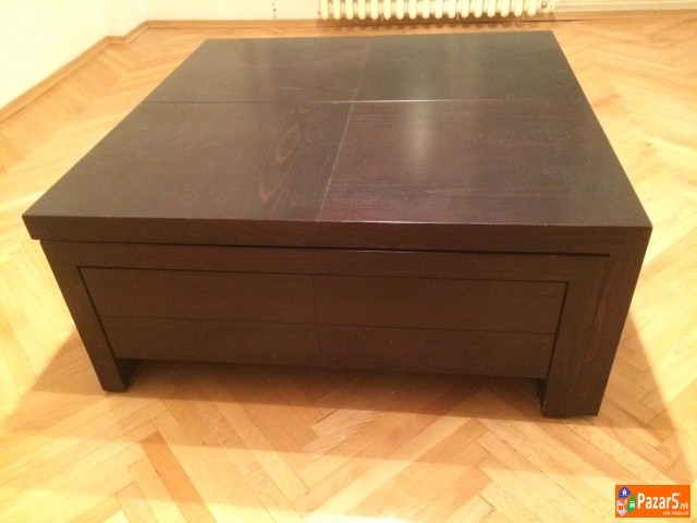 Продавам клуб маса, дрвена со фиока