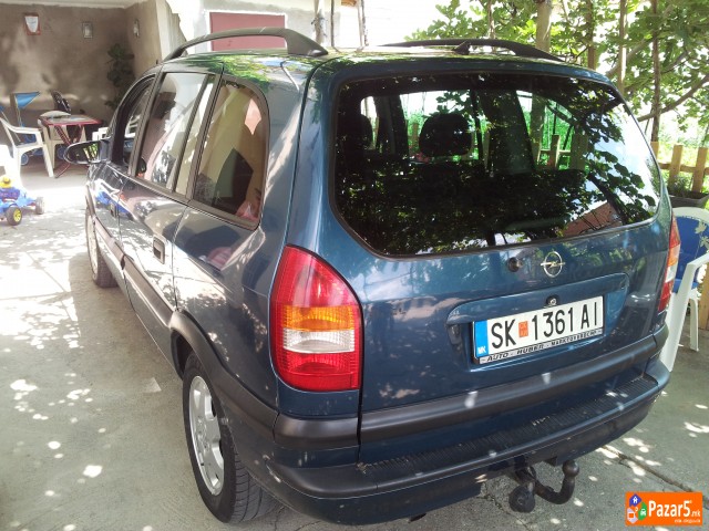 Prodavam Opel Zafira 2001 Godina