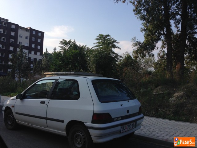 продавам Renault Clio