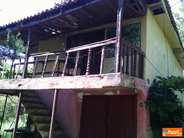 Prodavam Kuka 80 M2 So Plac 800 M2 , Dodatni Prost