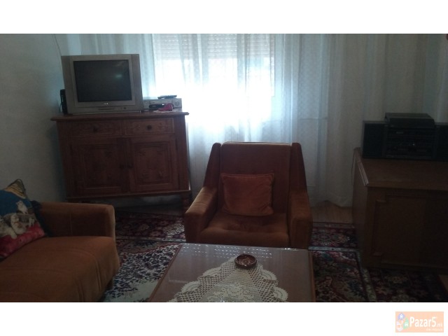 Izdavam Stan Vo Aerodrom Pozadi Capitol