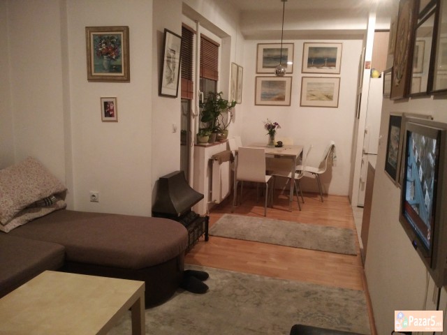 Izdavam Stan Vo Centar