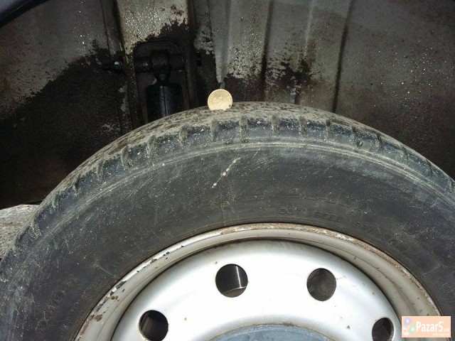 Se Prodava Tovarno Vozilo Kombe