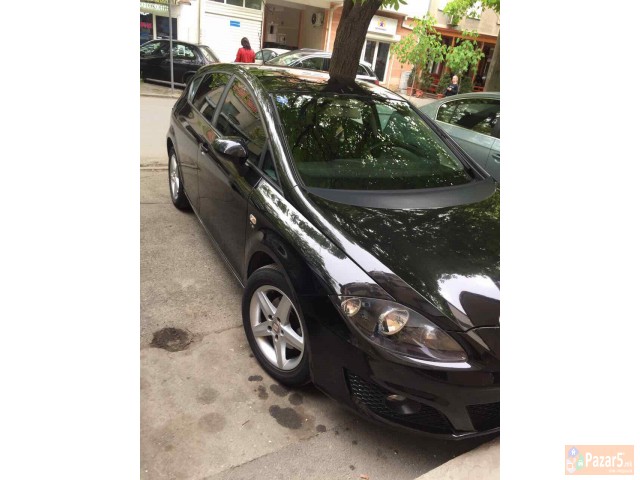Seat Leon crn 2012 god se prodava pothitno