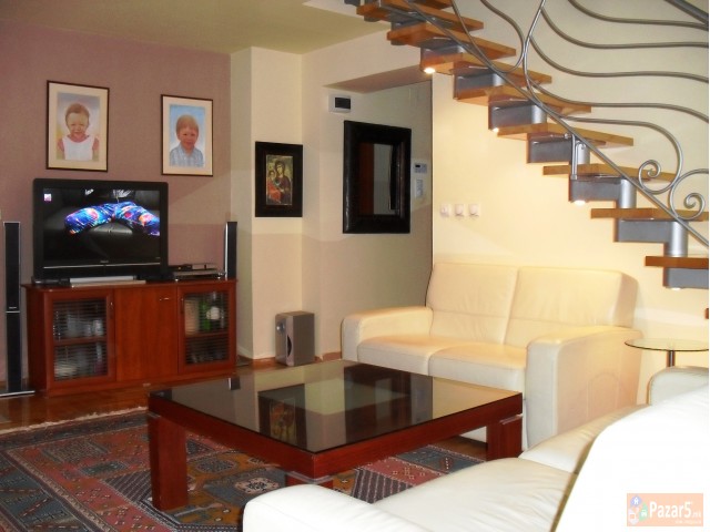 Izdavam Stan Od 130 M2 Vo Micurin