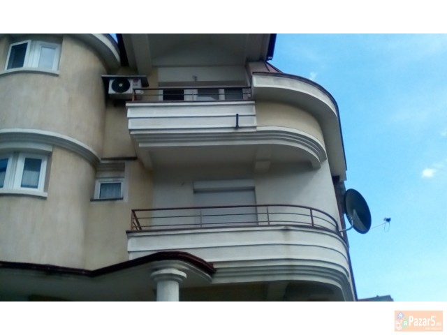 Prodavam 2 Parking Mesta Po 800e