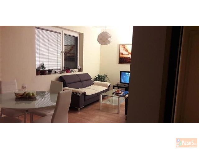 Се продава комплетно реновиран двособен стан